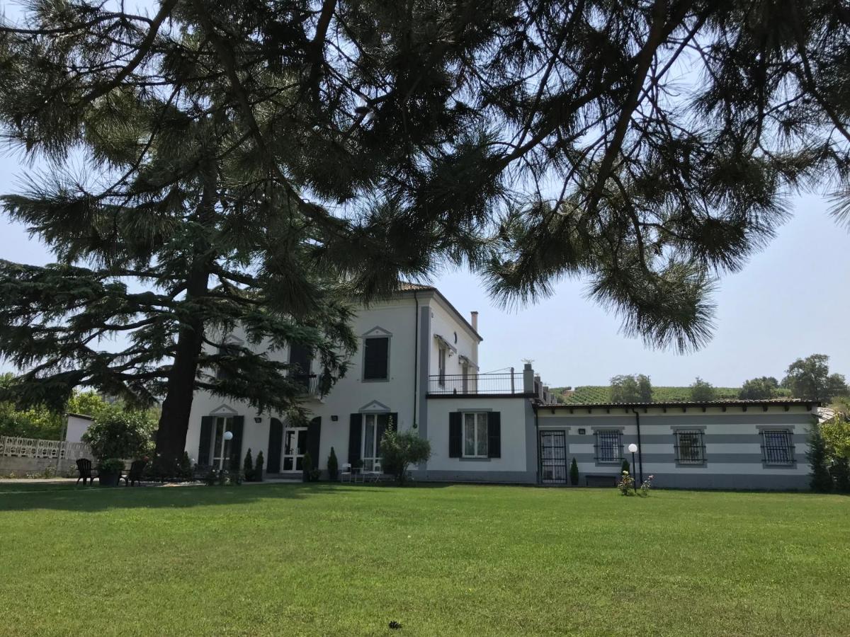 B&B Villa Prestigio Novi Ligure Buitenkant foto
