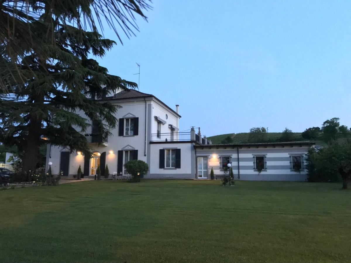 B&B Villa Prestigio Novi Ligure Buitenkant foto